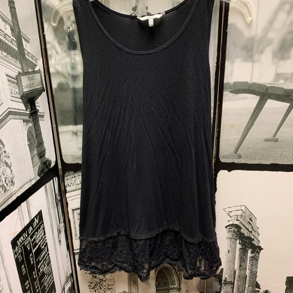 BKE Tops - BKE Lace trimmed tank top